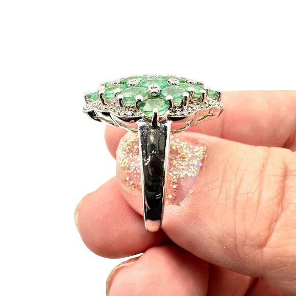 Elegant Green Gemstone Silver Ring - Picture 5 of 7